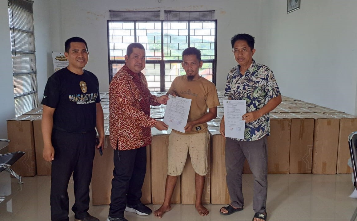 Pendistribusian Koper Jemaah Haji Kota Parepare di Gedung PLHUT