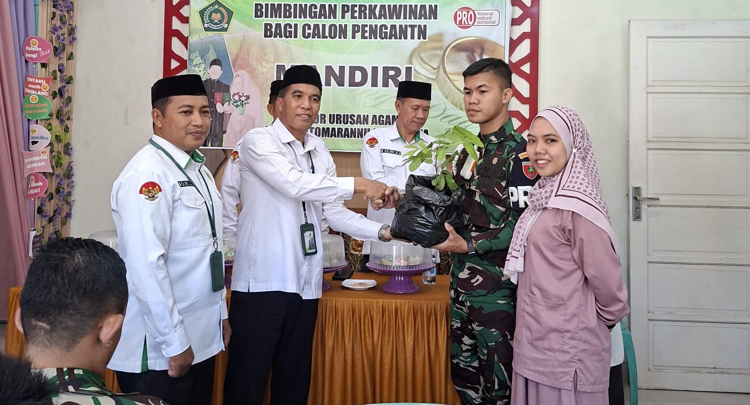 Kasi Bimas didampingi Kepala KUA