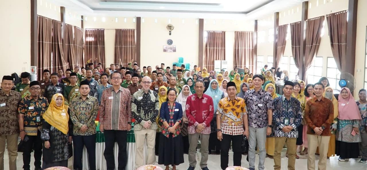 Foto bersama pascapembukaan