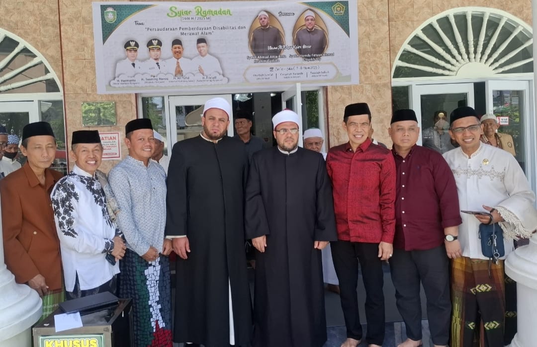 Dua Ulama dari Mesir foto bersama dengan Jajaran Kemenag Kota Parepare