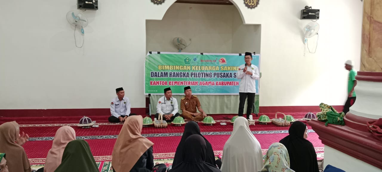 Para penyuluh saat beri materi