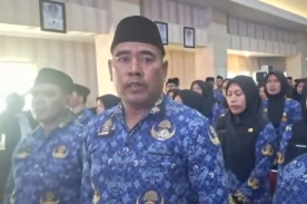 Kepala MAN 4 Bone Andi Muhammad Irfan, bersama Bapak Umar Cole Kepala TU MAN 4 Bone hadir pada pelantikan ASN PPPK di Gedung PKK Kab. Bone