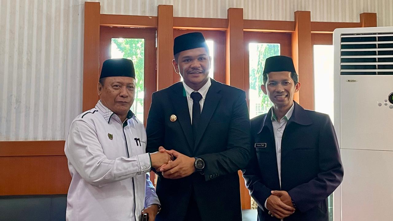 Awali Senin Perdana Usai Dilantik, Kakan Kemenag Bantaeng didampingi Kasubbag TU temui Bupati dan Wabup Bantaeng pada Senin, 3 November 2025 (Foto: Humas Kemenag Bantaeng)