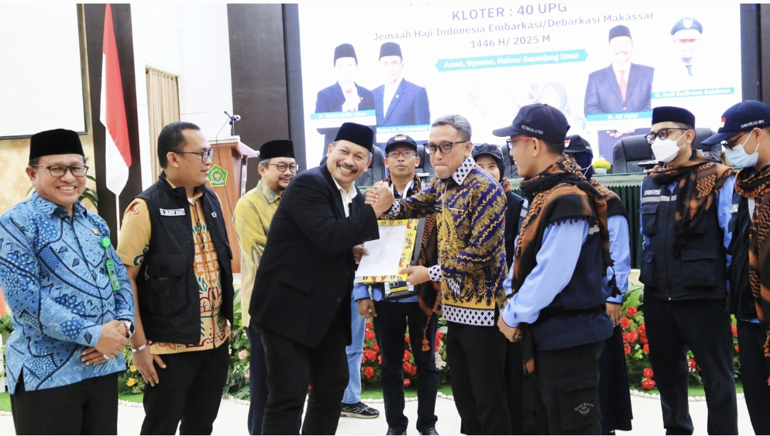 Prosesi penerimaan jemaah haji Kloter pamungkas Embarkasi Makassar.