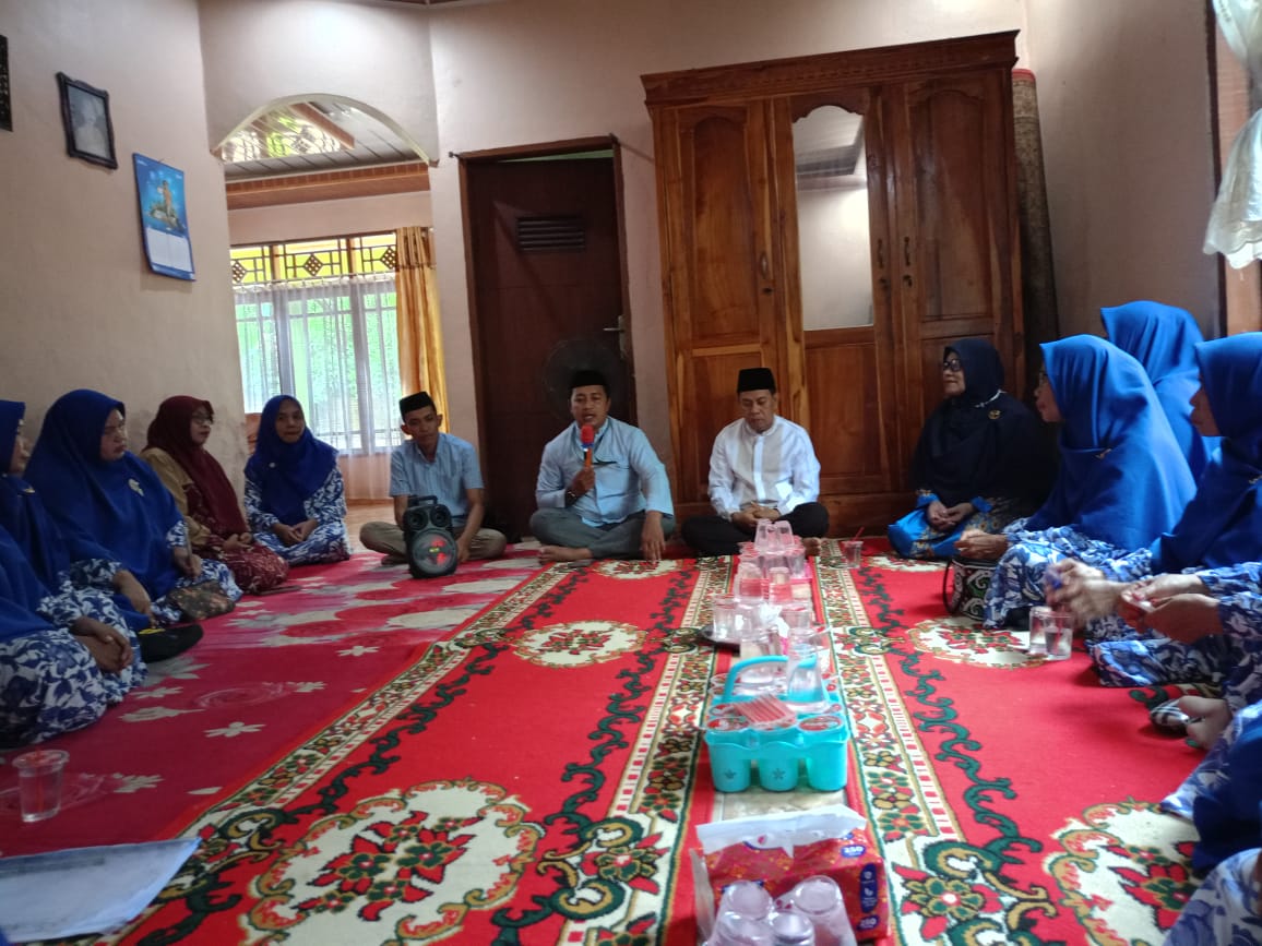 Bimbingan di salah satu rumah warga