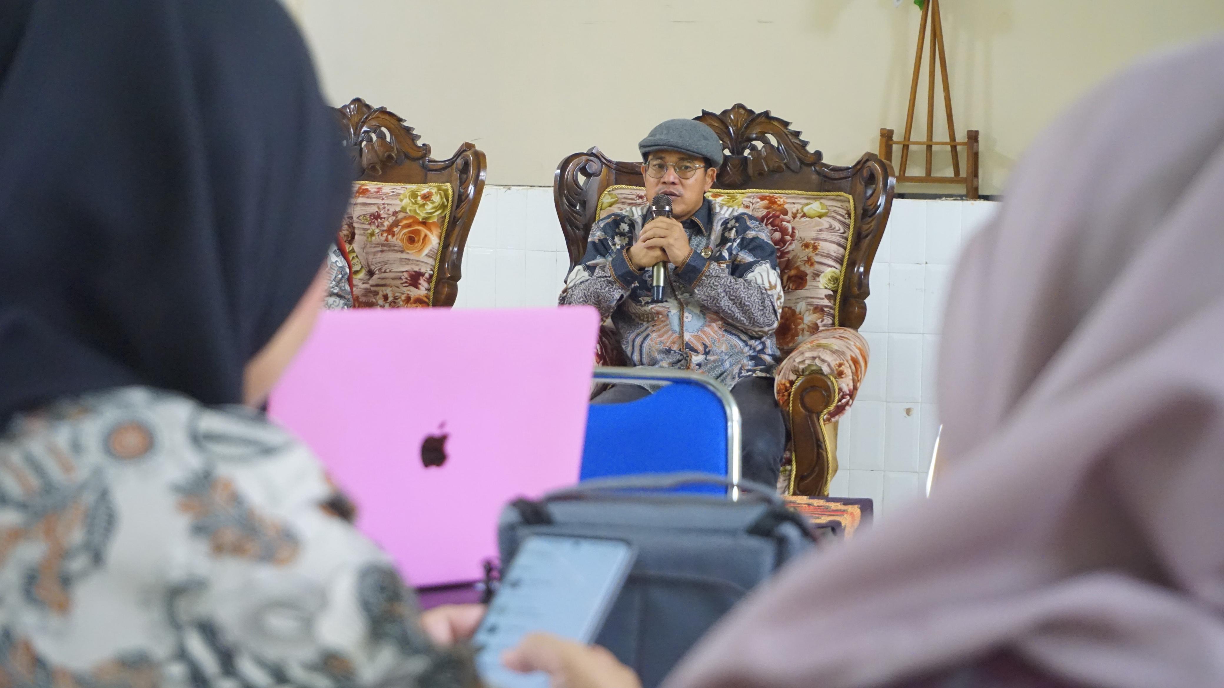 Kamad saat memimpin rapat Penyusunan Proker