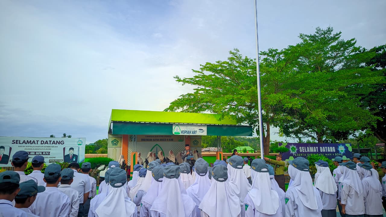 Kepala MAN 4 Bone Andi Muhammad Irfan, melantik Pengurus Baru Terpilih