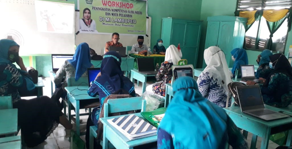 Para Pendidik Saat Workshop Peningkatan Kompetensi