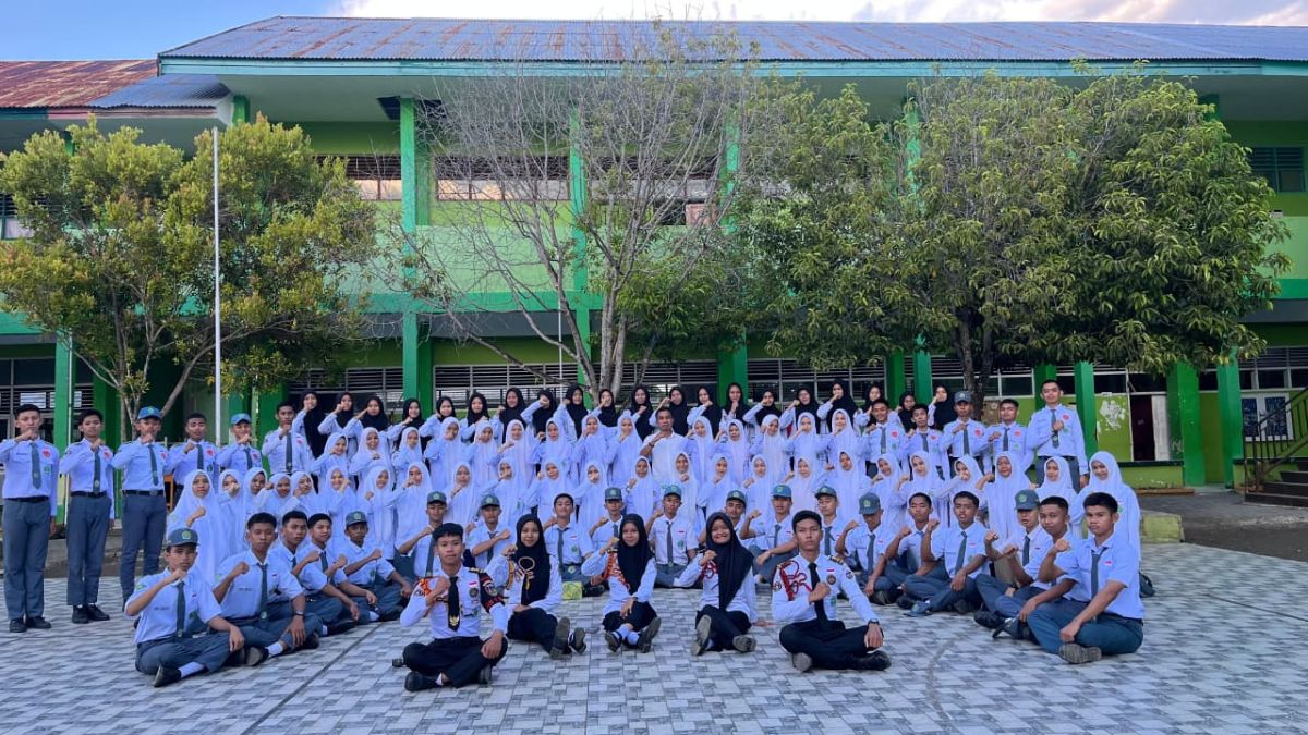Foto bersama setelah pengukuhan lambang