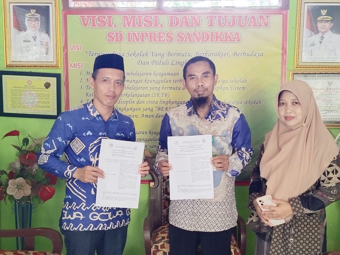 Foto bersama pascapenandatanganan