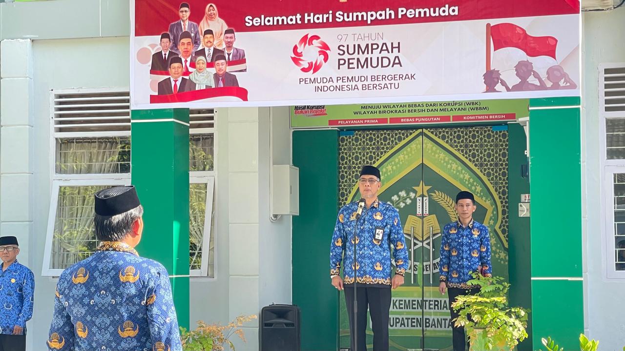 Generasi Muda Bukan Pelengkap Sejarah, Upacara Peringatan Hari Sumpah Pemuda 2025 di Kemenag Bantaeng pada Selasa, 28 Oktober 2025 (Foto: Humas Kemenag Bantaeng)