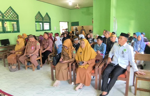 Pengawas Madrasah Kemenag Sidrap Buka UNBK Sekaligus Buka Festival Anak Saleh