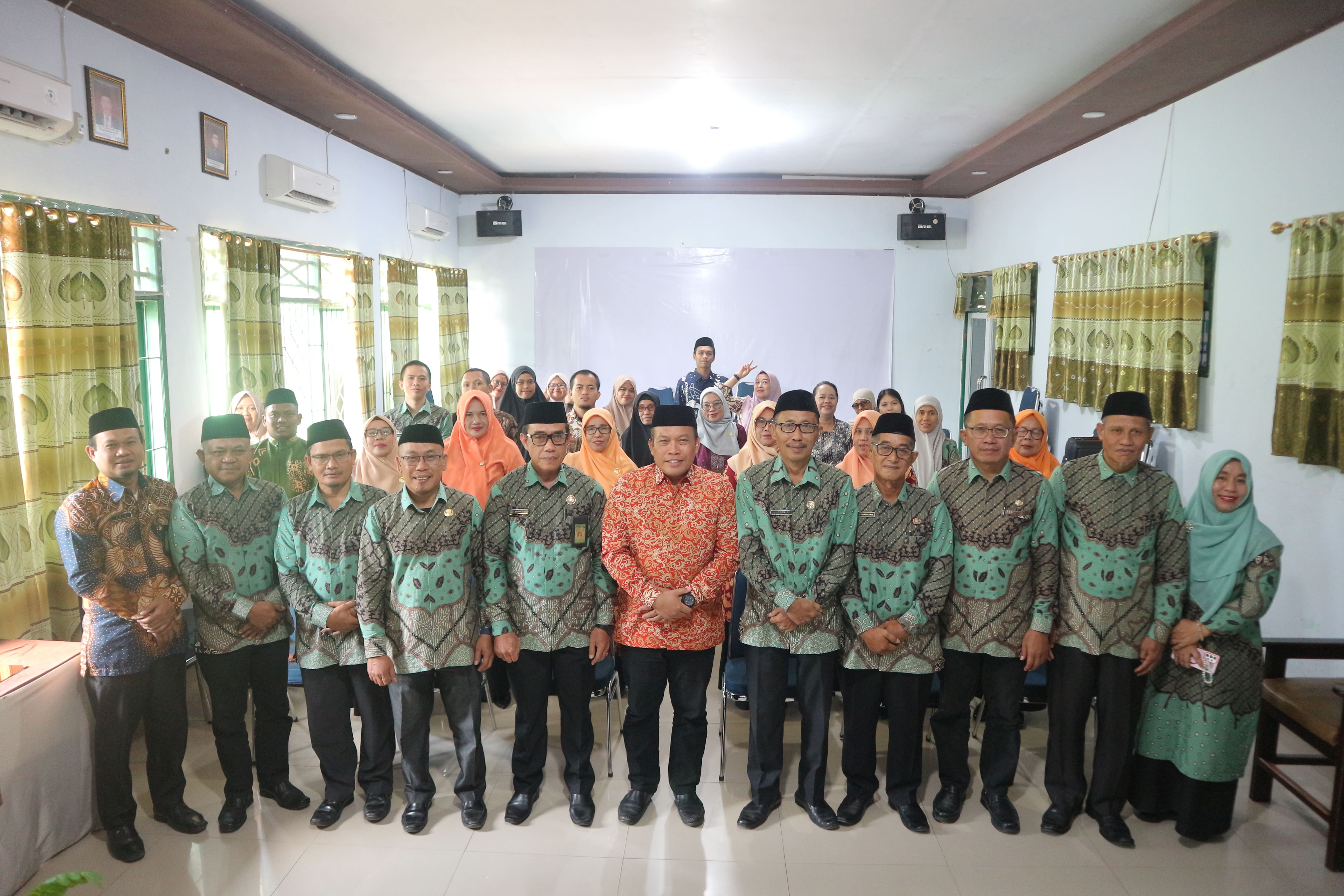 Kemenag Luwu Utara Segarkan Struktur: Kepala Kantor Jadi Saksi Sertijab Pejabat Baru