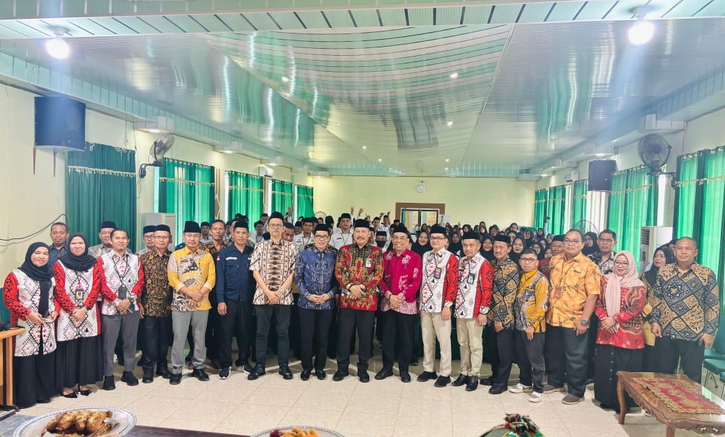 16 Guru PPPK dan ASN MTsN 1 Sidrap Ikuti Kegiatan Pembinaan dan Peningkatan Mutu ASN.