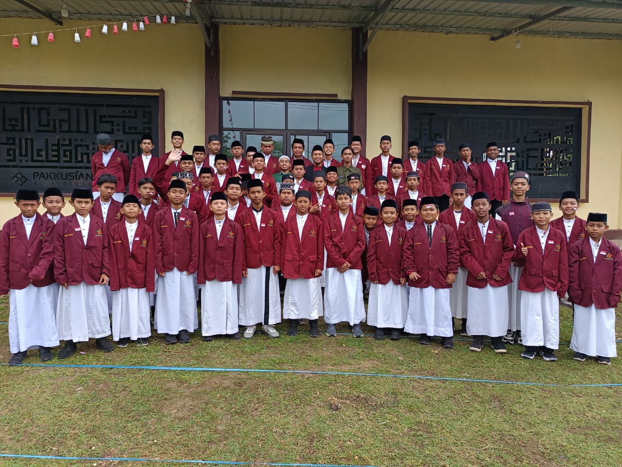 Suasana MAS Darul Istiqamah Setelah Upacara Peringatan HUT RI Ke-8-