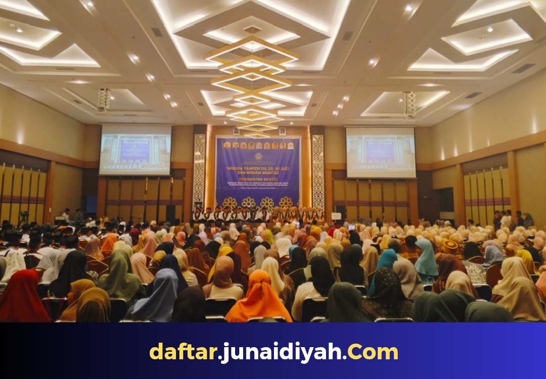 Wisuda Tahfidz (10, 20 dan 30 Juz), Penamatan Santri, serta Wisuda Mumtaz di Sentosa Ballroom Novena, Ahad, 11 Mei 2025.