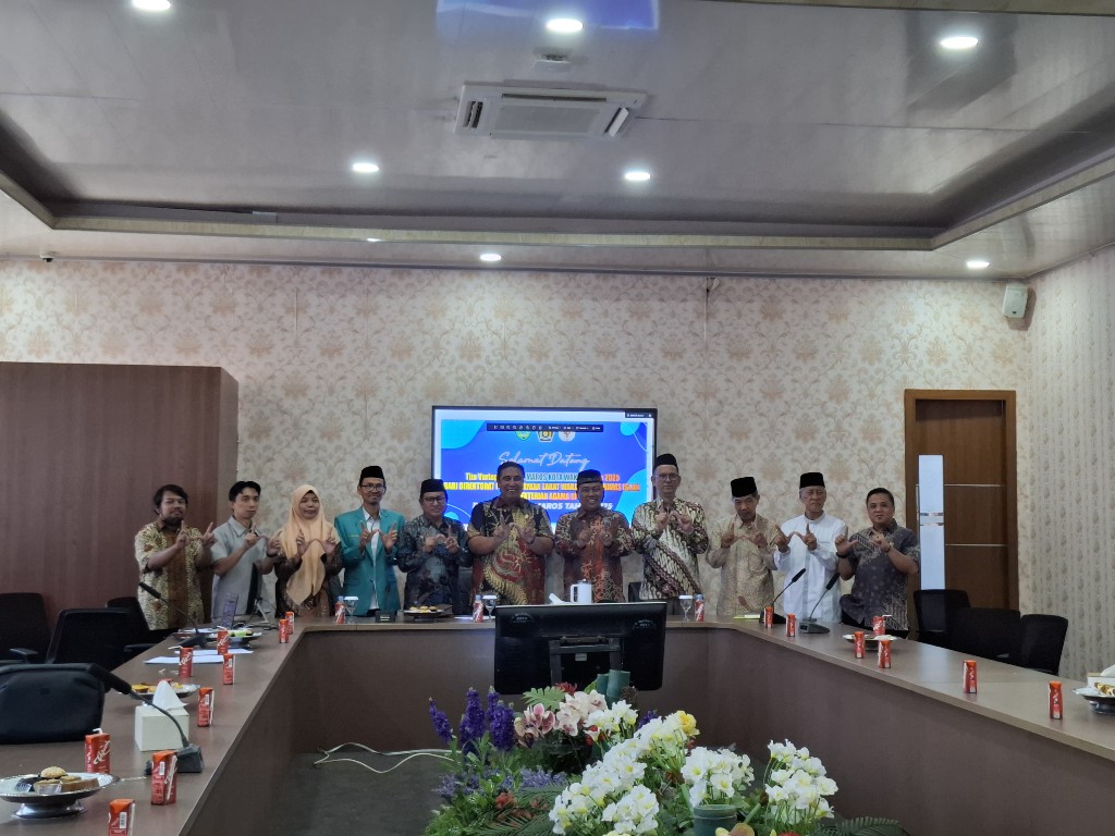 Tim verifikasi lapangan Kemenag untuk Maros Kota Wakaf 2025, bersama Bupati Maros Chaidir Syam.