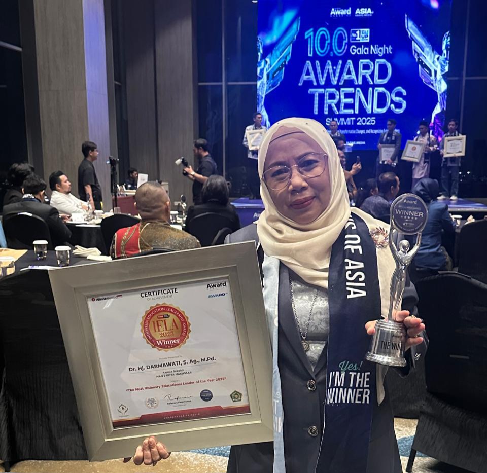Hj. Darmawati, Raih Penghargaan “The Most Visionary Educational Leader of the Year 2025”