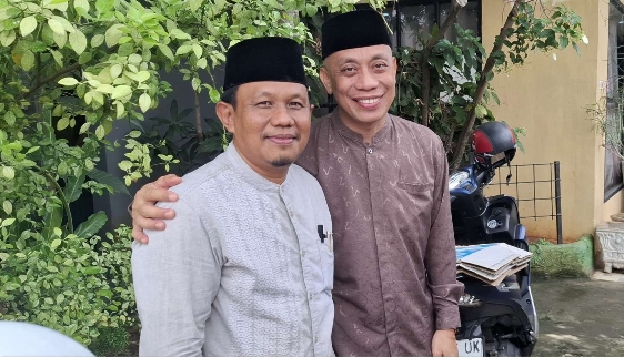 Foto bersama Kabid PD Pontren H.Muhammad Yunus dan Kasubag TU Kemenag Palopo H.Mikail 27/06/2025