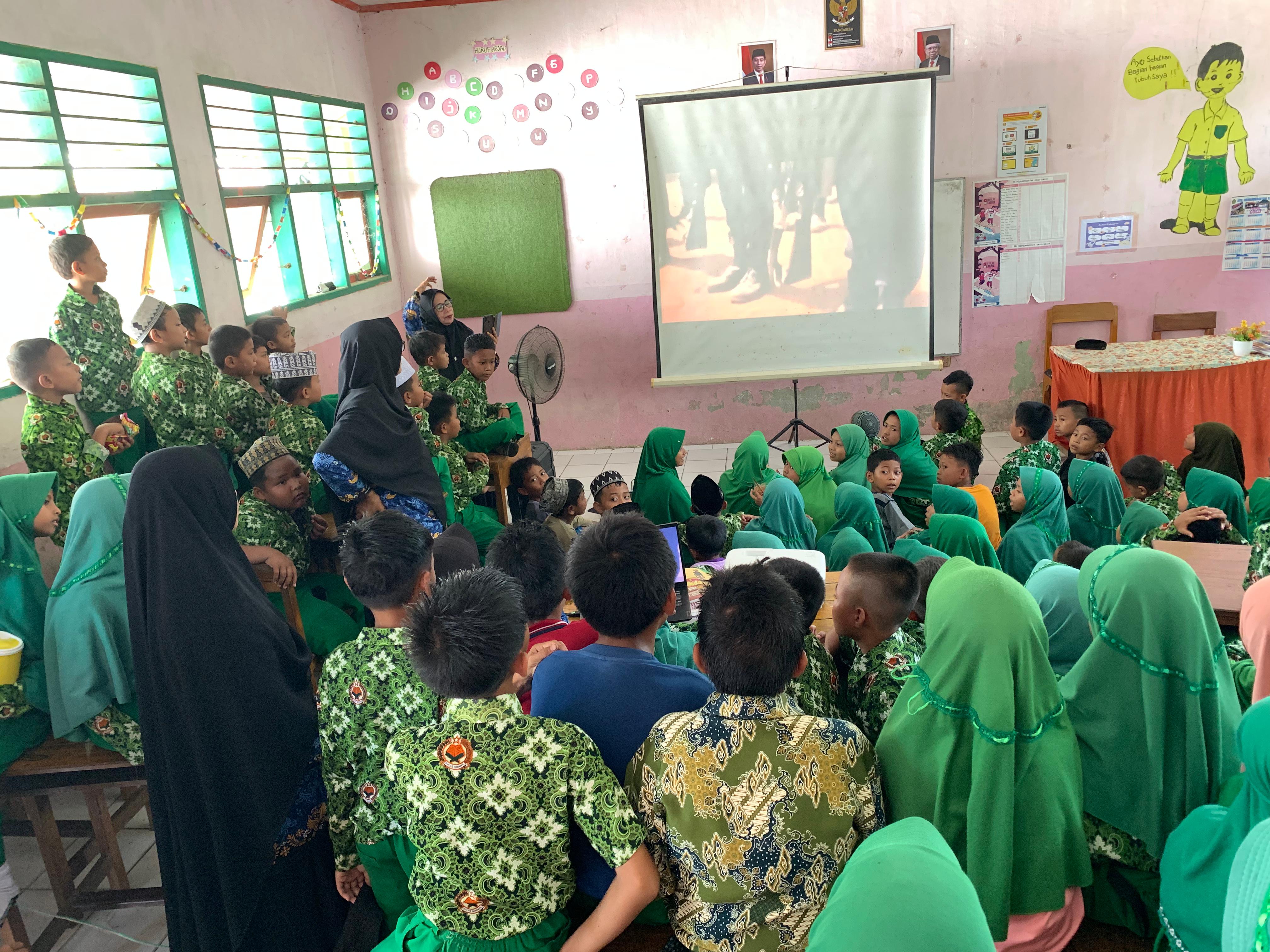 Suasana Nobar di ruang kelas