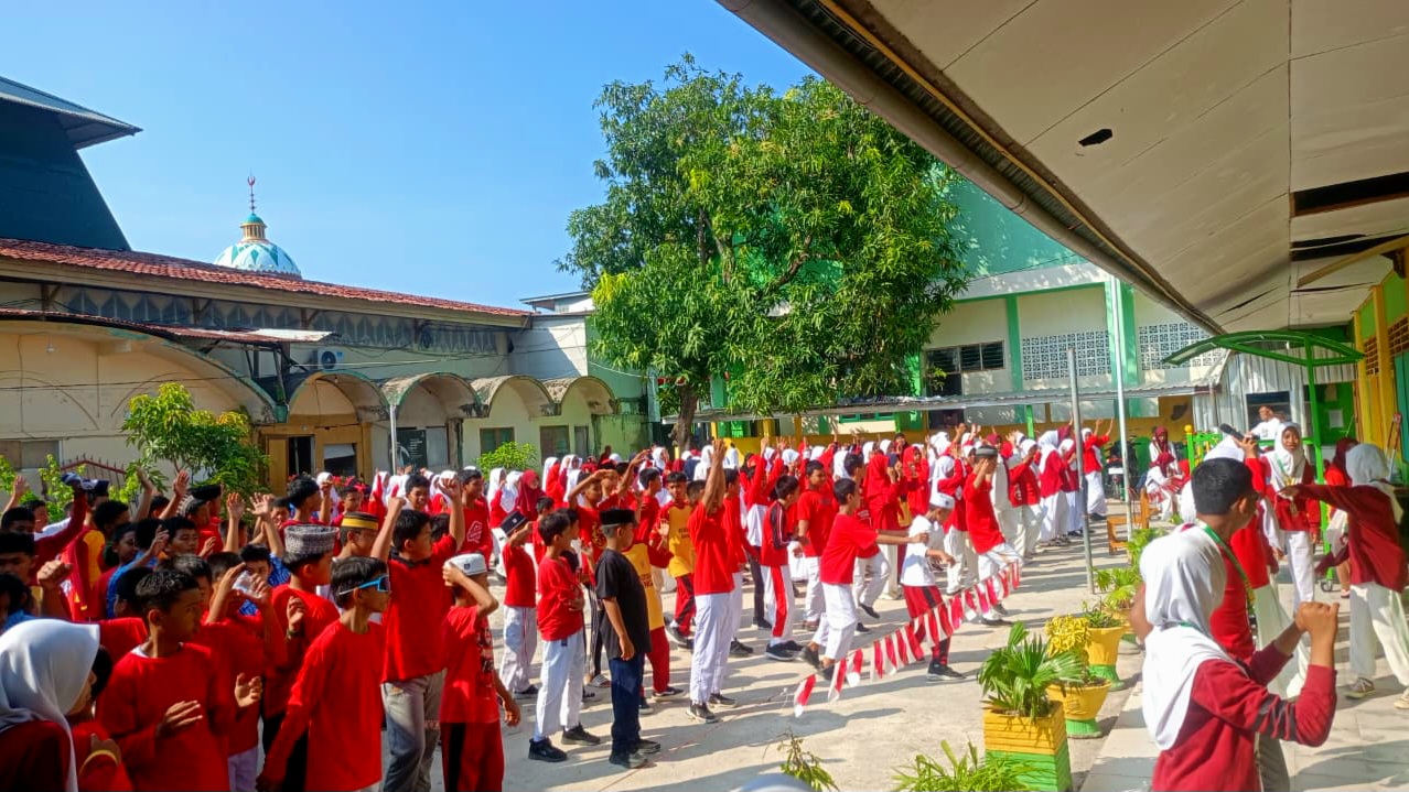 Semarak HUT RI di MTs Muhammadiyah Bantaeng: Lomba Meriah dan Senam Sehat Warnai Perayaan Kemerdekaan pada Kamis, 21 Agustus 2025 (Foto: Kasma)