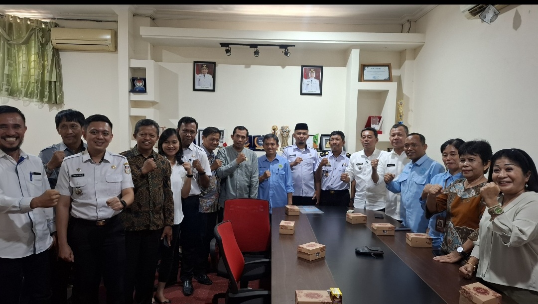 Kepala Kantor Kementerian Agama Kota Makassar, H. Irman, menghadiri rapat terkait proses pendirian rumah ibadah di