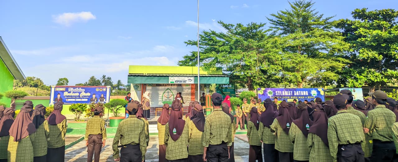 Pemacaan Janji Siswa di Lapangan Utama MAN 4 Bone