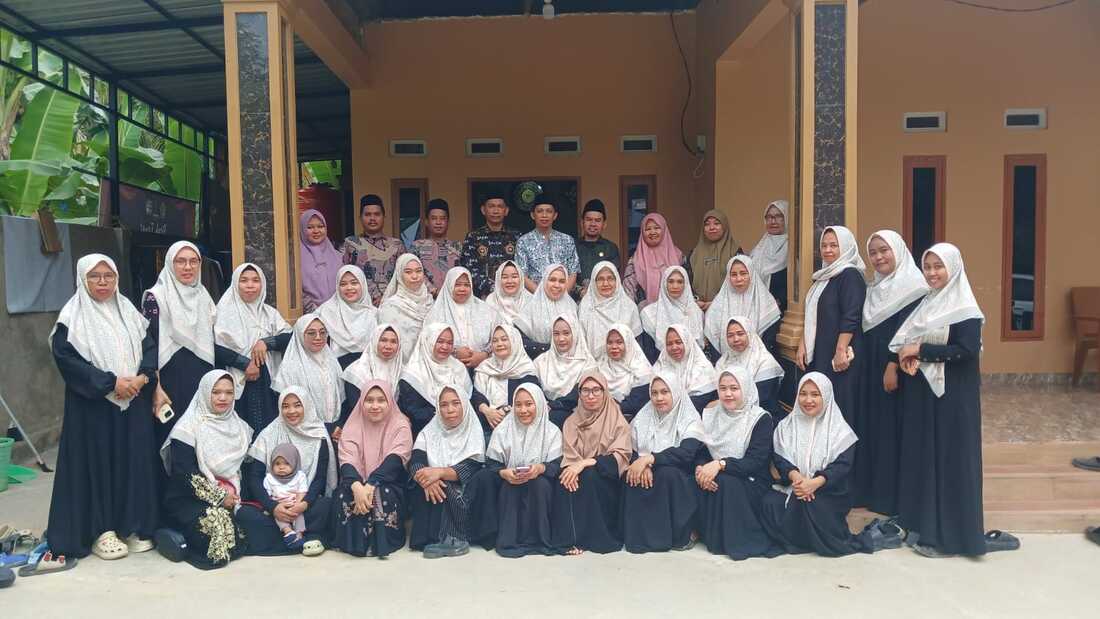 foto bersama penyuluh agama islam dengan BKMT Desa melle, kecamatan Dua Boccoe, kab.bone