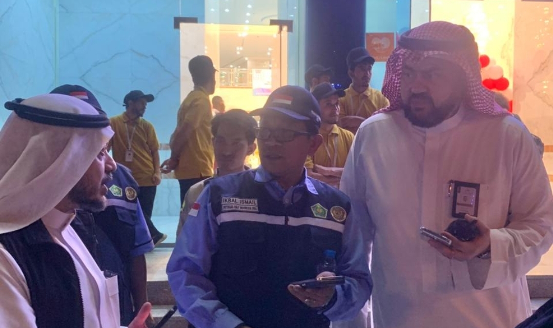 Disambut Kasektor 3 Ikbal Ismail, Jamaah Kloter 1 UPG Tiba di Makkah