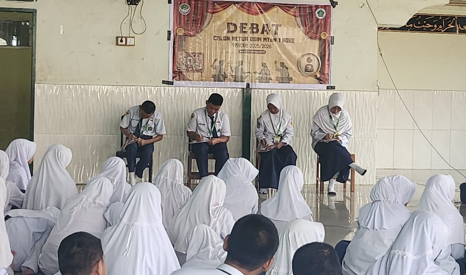 Suasana debat calon Ketua OSIM MTsN 1 Bone