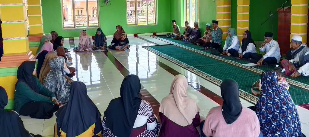 Penyuluh Agama Islam memulai kegiatan dengan penuh semangat, menghadirkan suasana keagamaan yang hangat di tengah masyarakat Dusun Tanjongnge.