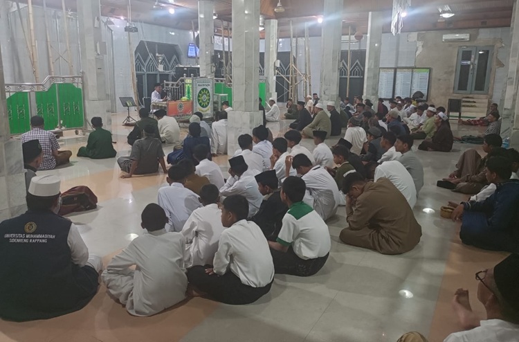 Yasinan Rutin Peserta Didik MTsN 1 Sidrap.