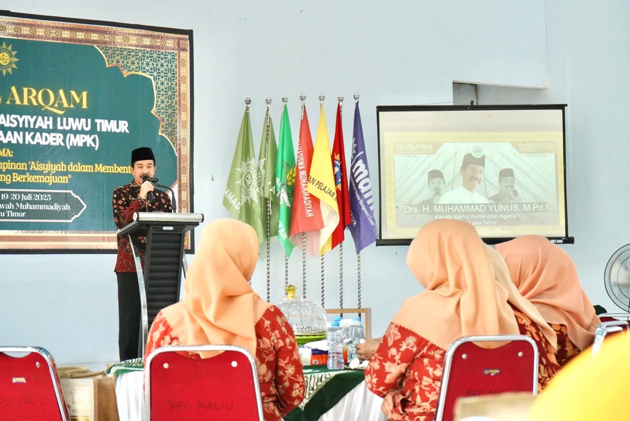Kakan Kemenag Lutim memberi sambutan