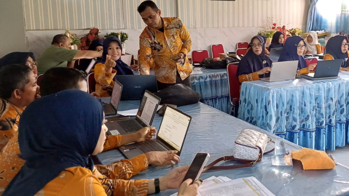 Guru MTsN 1 Bone Perkenalkan Aplikasi SIAP GURU untuk Permudah Administrasi