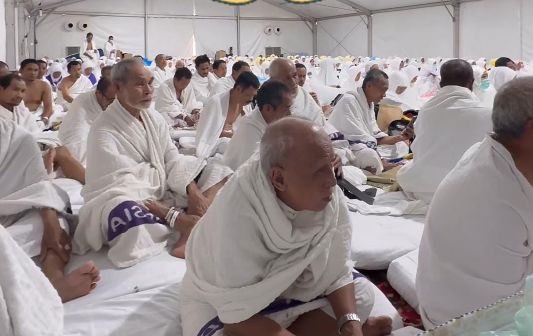 Suasana wukuf di salah satu tenda