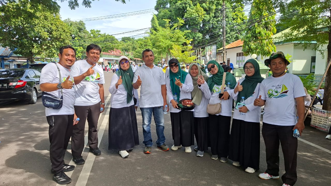 Warga MAN 1 Kota Parepare Ikut Memeriahkan Gerak Jalan Kerukunan HAB ke-80