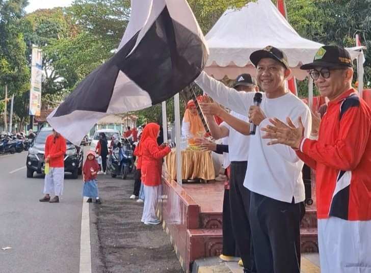 Bupati Selayar Melepas Peserta Jalan Sehat Merdeka Kerukunan 2025