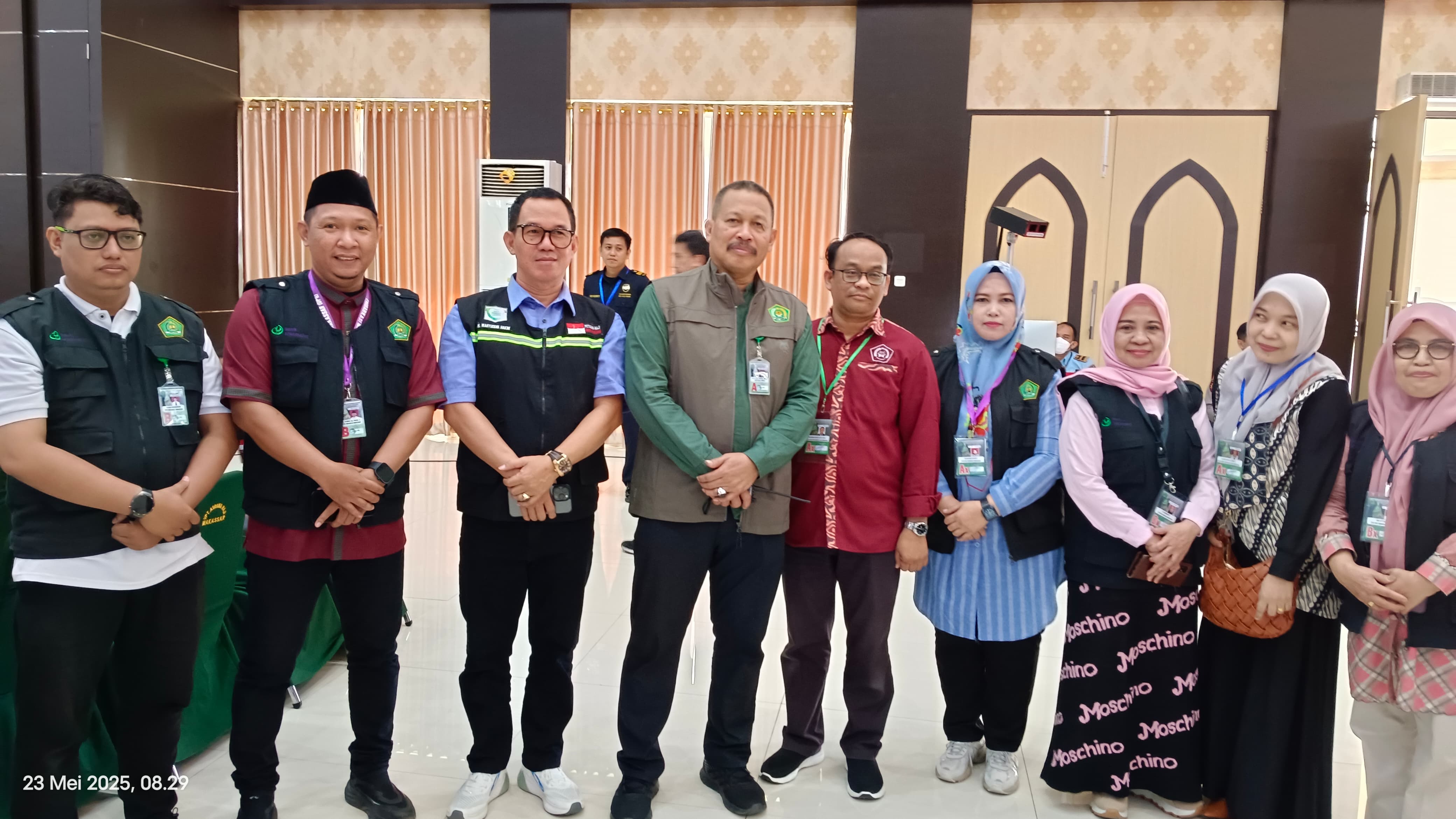 Bersama Kakanwil saat penerimaan jamaah haji