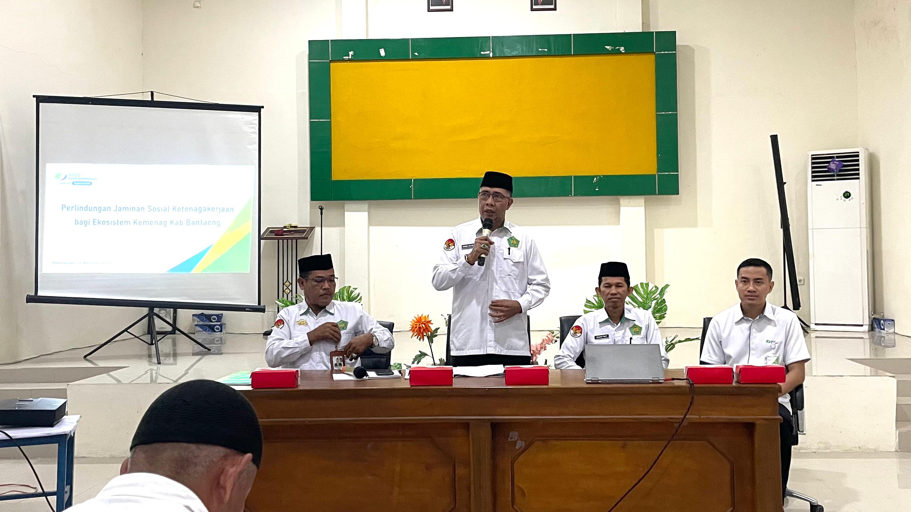 Kakan Kemenag Bantaeng Harap Guru dan Tenaga Honorer Madrasah Dapatkan Perlindungan dari BPJS Ketenagakerjaan (Foto: Humas Kemenag Bantaeng)