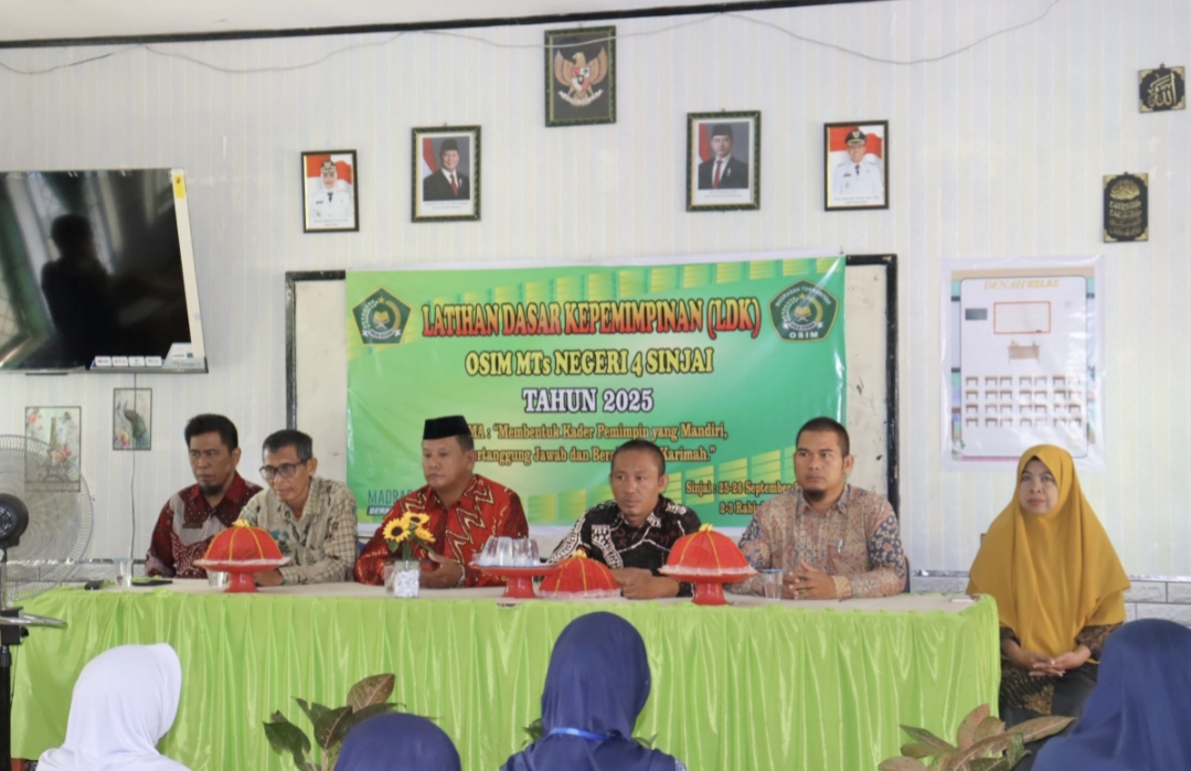 Kamad MTsN 4 Sinjai Secara Resmi Membuka Kegiatan LDK MTsN 4 Sinjai
