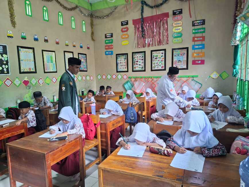 Pengawas RA/MI Pantau Langsung ASAS di MI Al Mustaqim Parepare