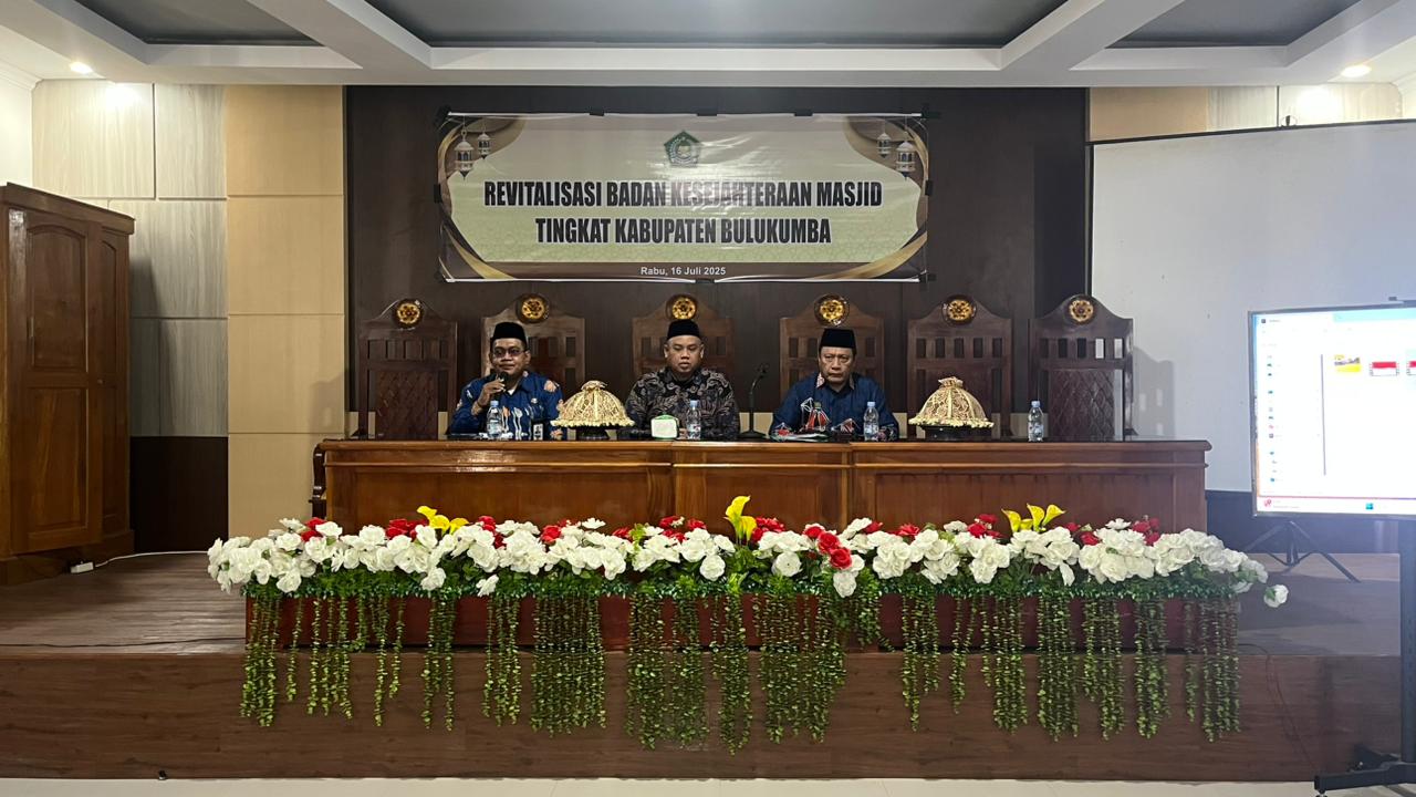 Kasi Bimas Kemeterian Agama Bulukumba, Kakan Kemenag Bulukumba, bersama Ketua Tim Kerja Kepustakaan Islam Kanwil Kemenag Prov. Sulsel