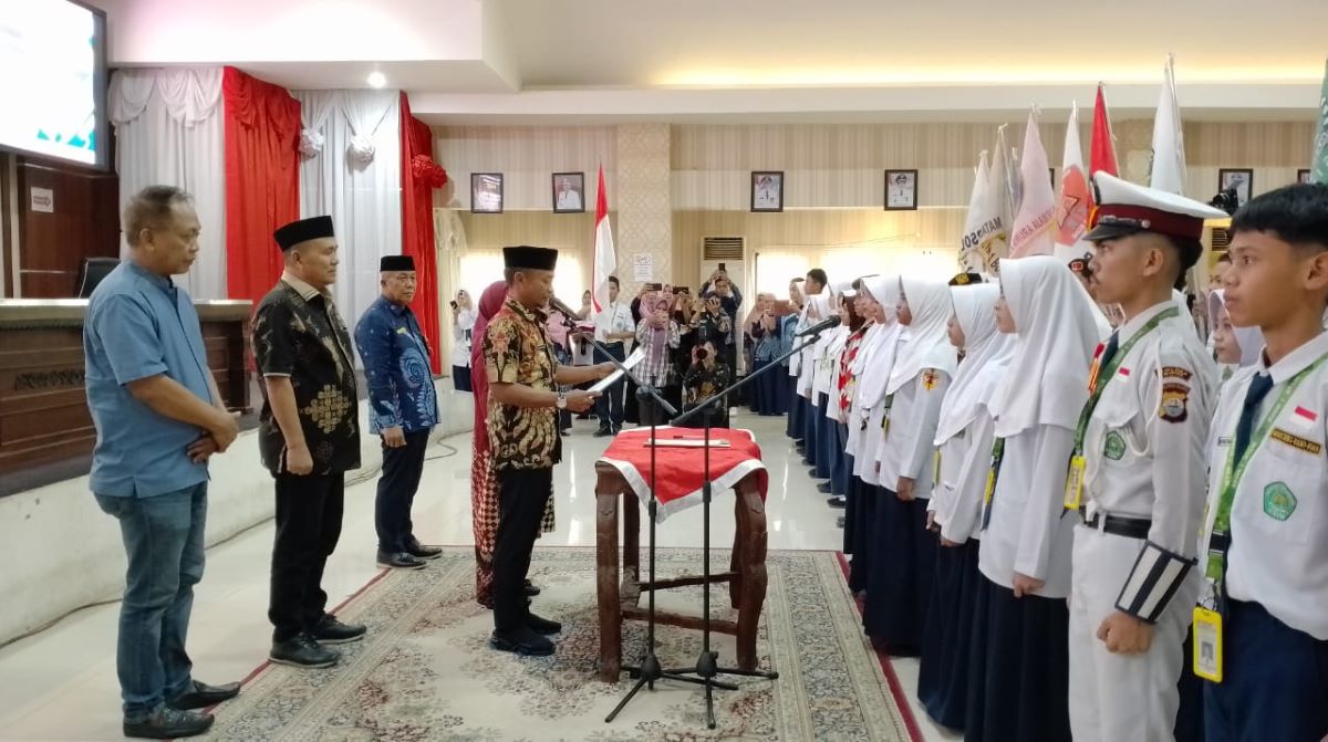 Bupati Bone Kukuhkan Pengurus OSIM MTsN 1 Bone di Gedung PKK