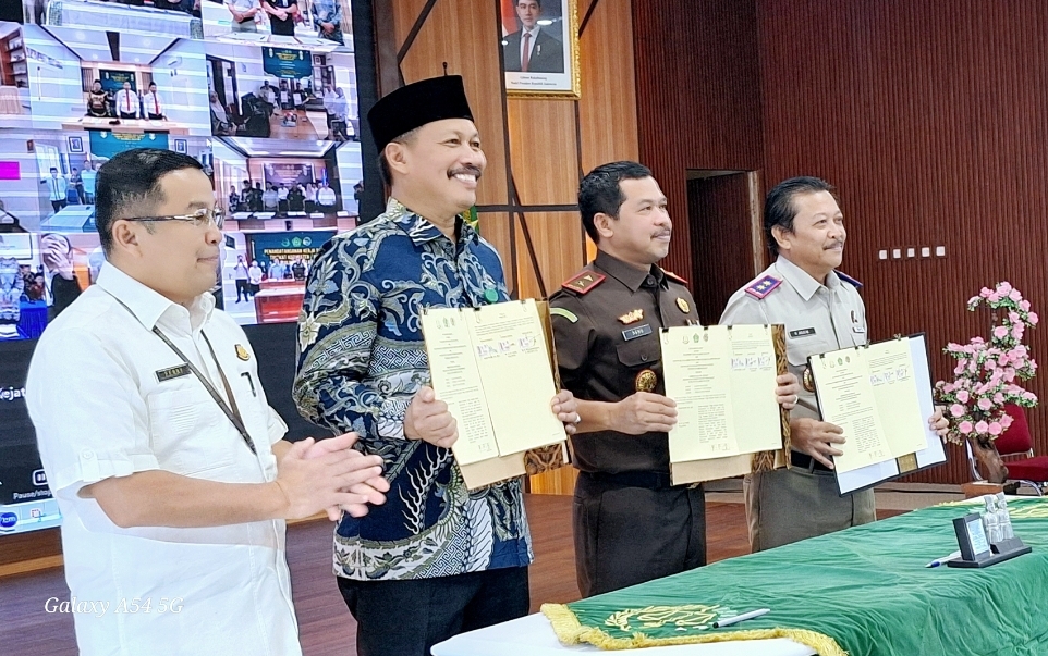 Kajati, Kakanwil Kemenag dan Kakanwil ATR/ BPN Sulsel Teken MoU Pembetukan Tim Terpadu Perceparan Pensertifikatan Tanah Wakaf