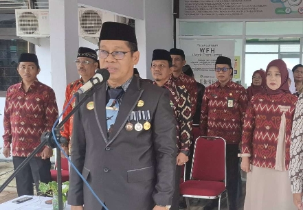 Inspektur Upacara HUT Ke-80 RI  Kemenag Palopo