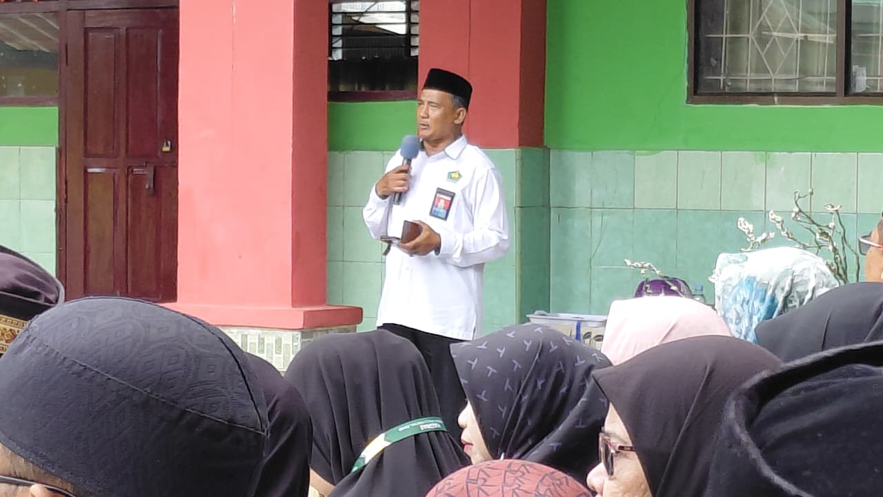 Perwakilan MTsN 1 Sidrap Ikuti Pembukaan Olimpiade Madrasah Indonesia (OMI).