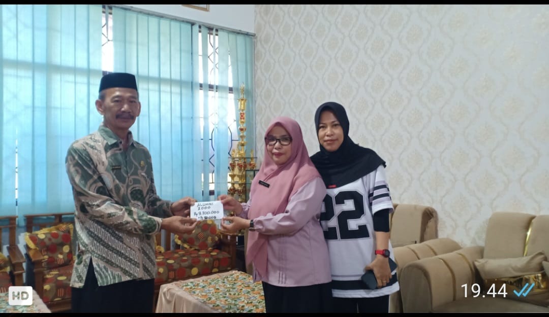 Alumni MAN Pinrang Ramai-Ramai Donasi untuk Pembangunan Masjid Al Khaerat