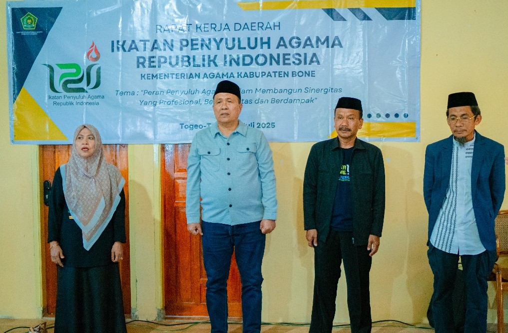 Kapala kantor Kemenag Bone membuka RAKERDA IPARI Bone