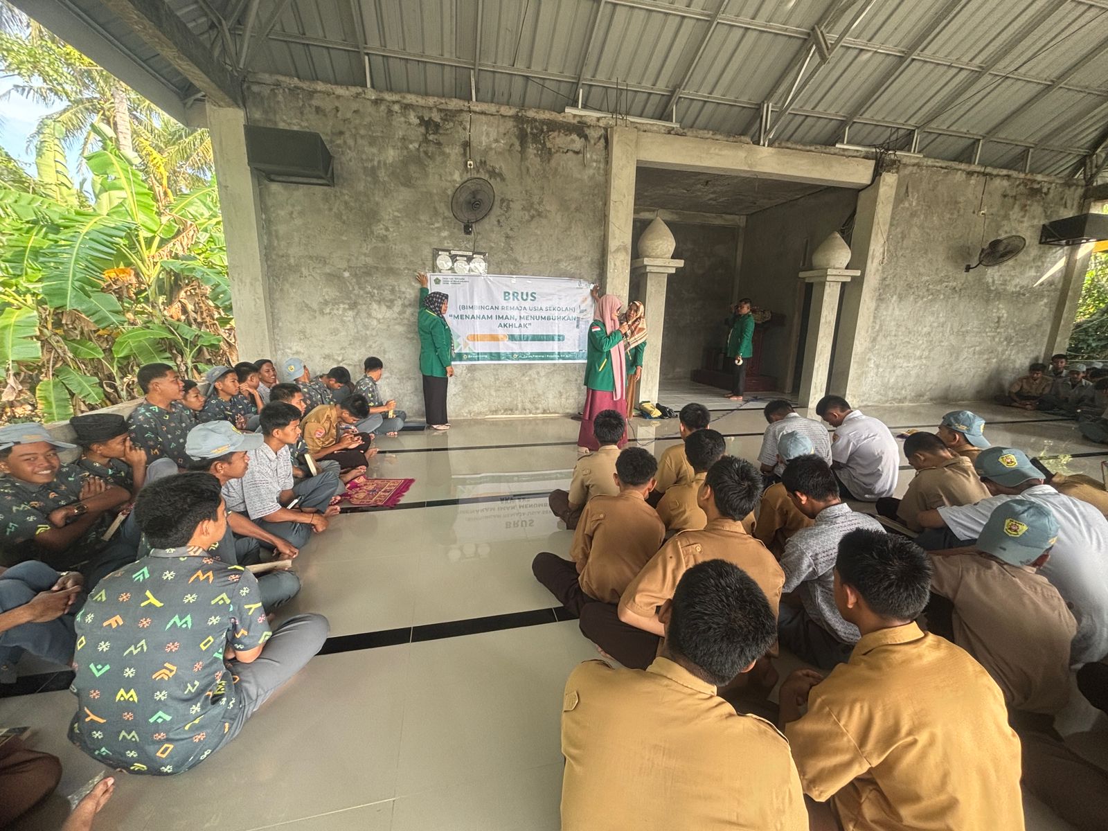 PAI KUA Tiroang Gelar BRUS di SMKN 8 Pinrang