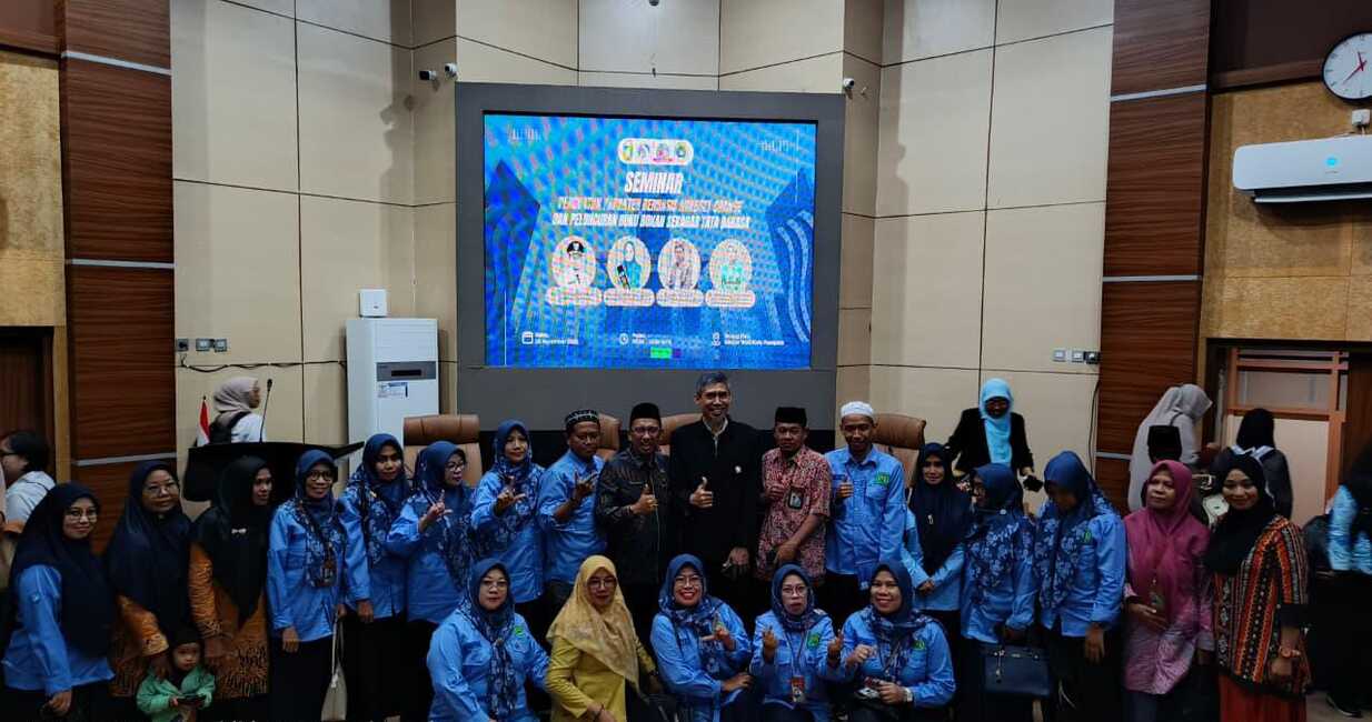 Seminar Mindset Change dan Launching Buku Warnai Peringatan HGN 2025 di Parepare